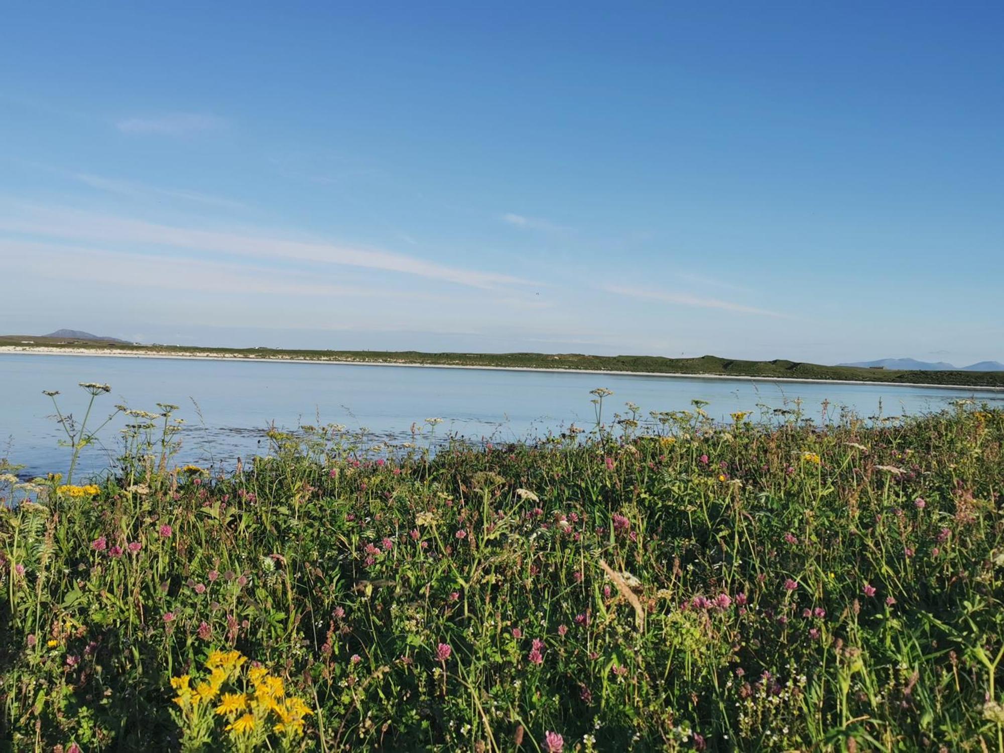 North Uist Lodges Tigharry Экстерьер фото