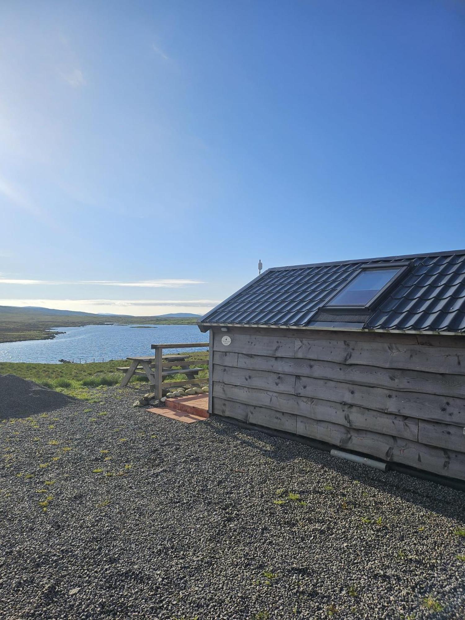 North Uist Lodges Tigharry Номер фото