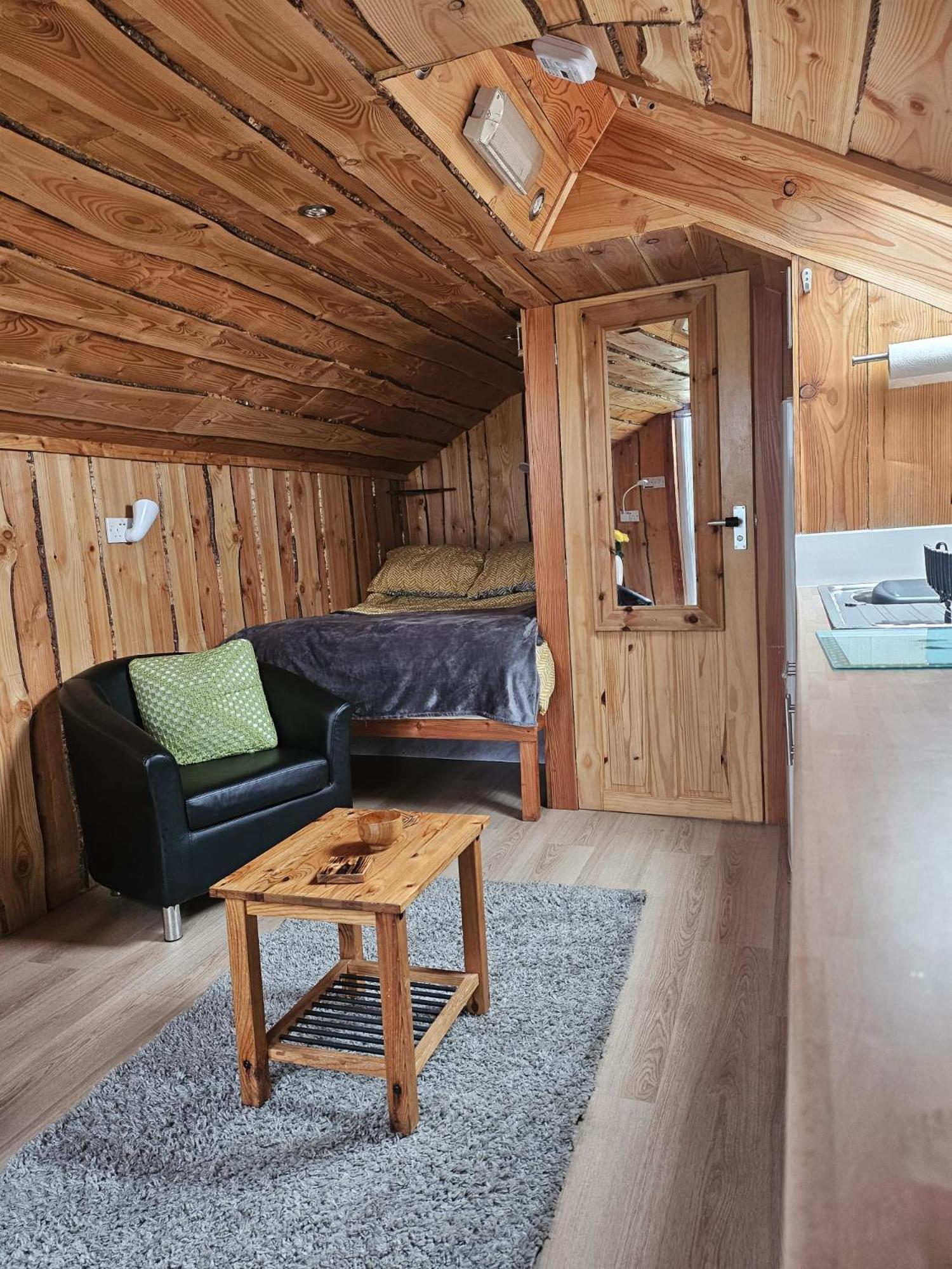 North Uist Lodges Tigharry Номер фото