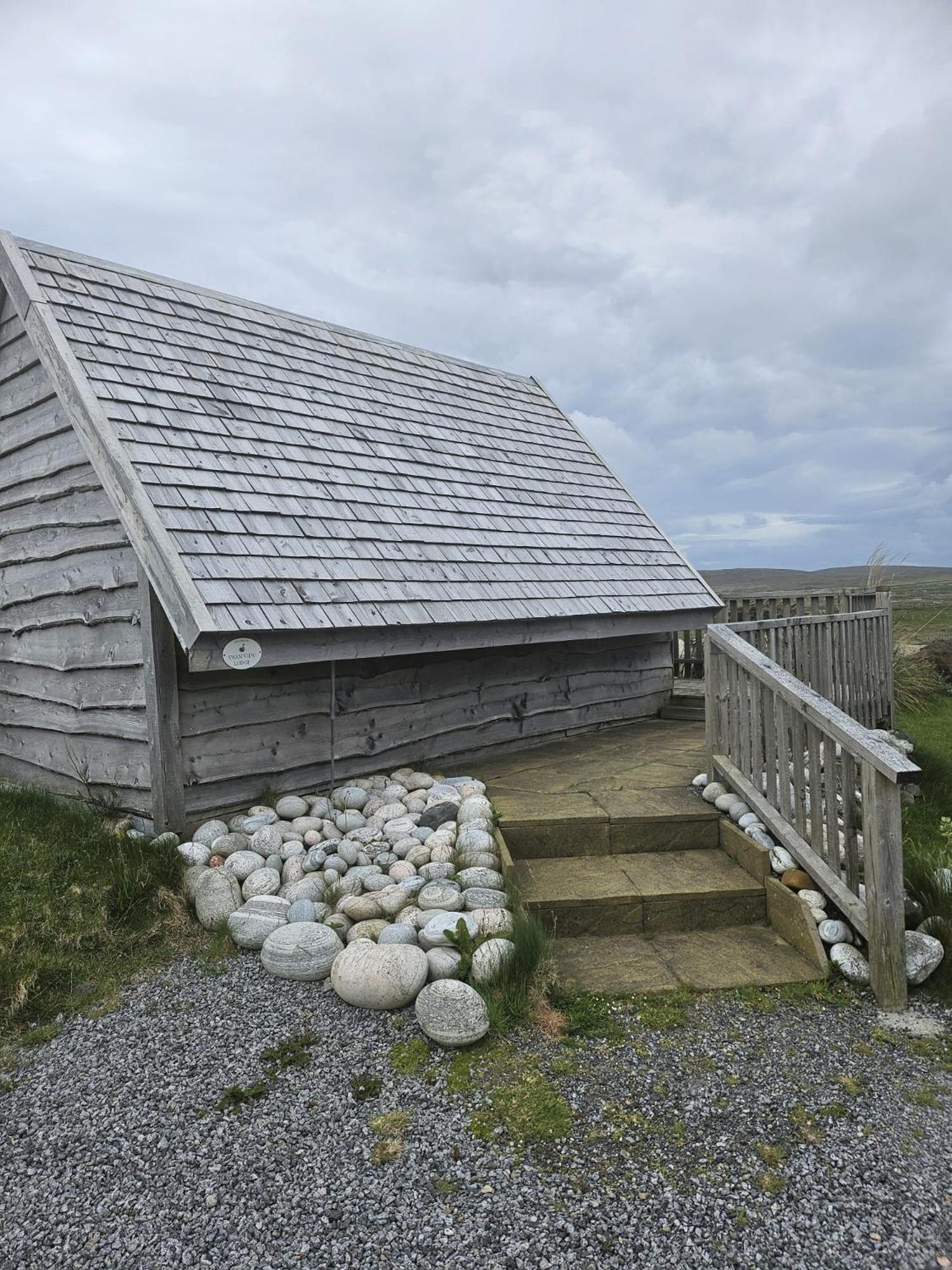 North Uist Lodges Tigharry Номер фото
