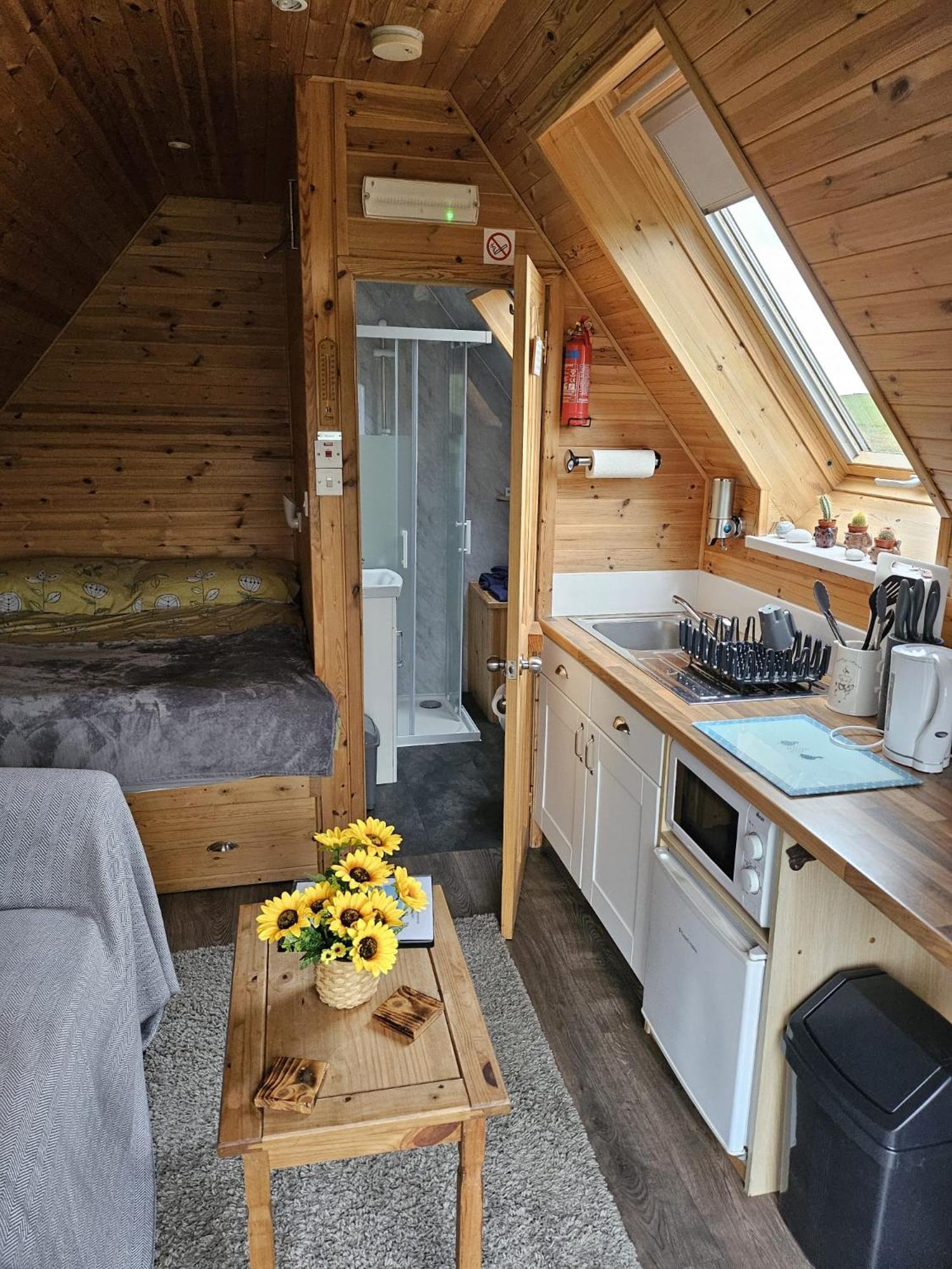 North Uist Lodges Tigharry Номер фото