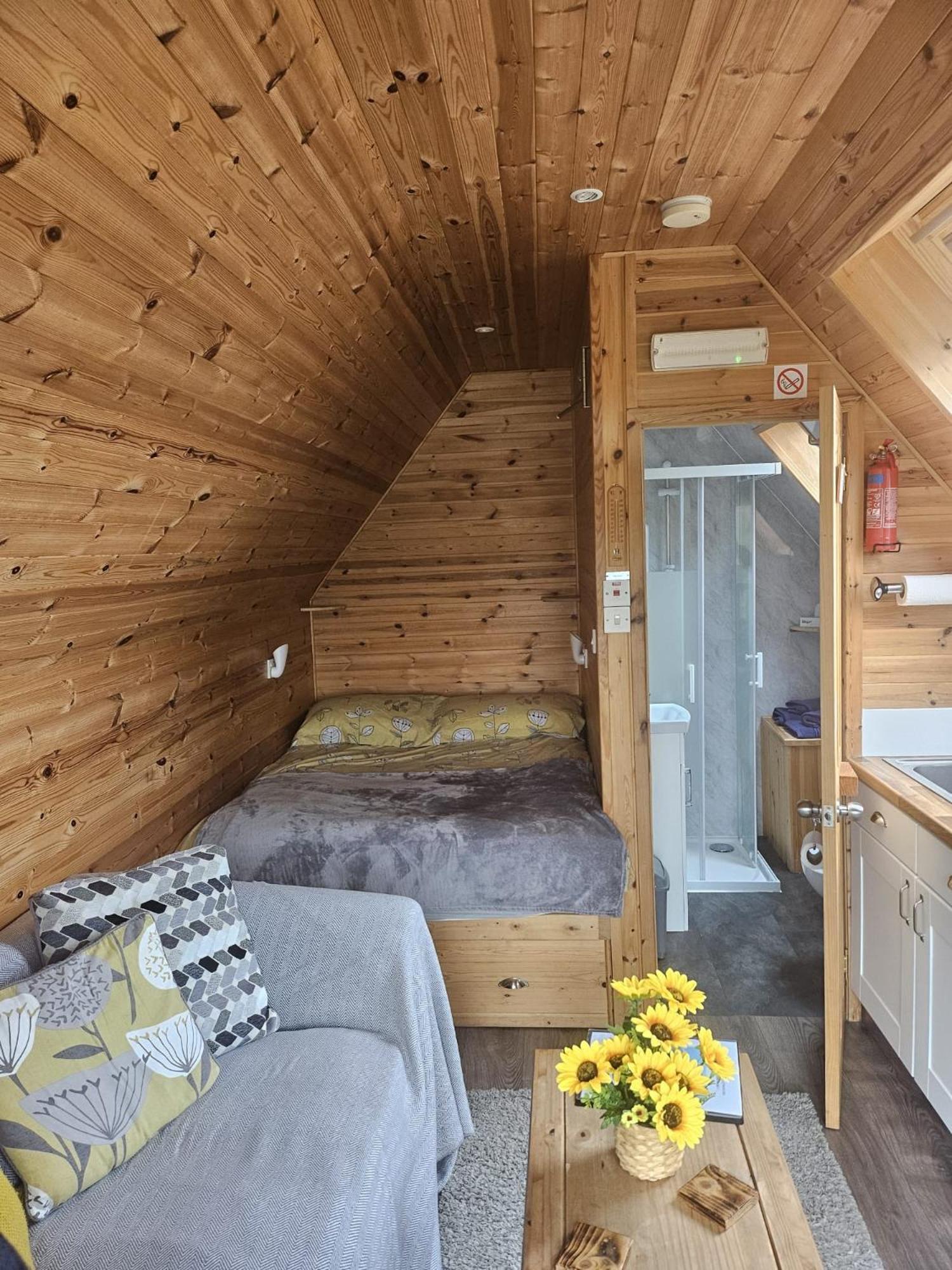 North Uist Lodges Tigharry Номер фото